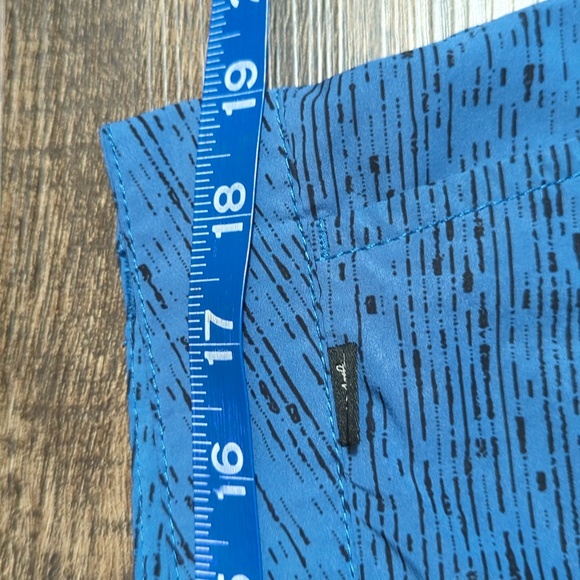 Travis Mathew Lightweight Golf Shorts Size 36 x 10" in Blue with Black Patterns - Picture 6 of 9